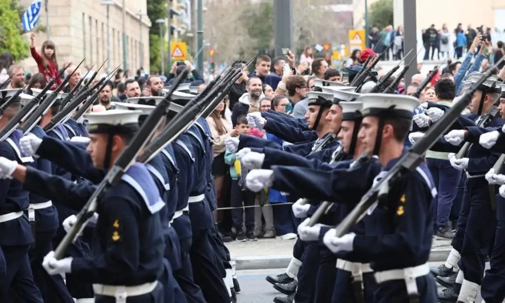 Κυβερνητικές πηγές για συνθήματα στην παρέλαση: Η ισχύς δεν αποτυπώνεται με συνθήματα